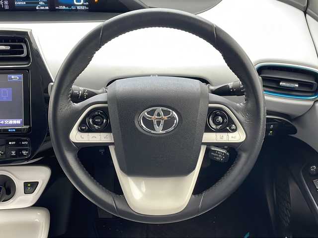 トヨタ プリウス A 沖縄県 2016(平28)年 8.3万km スティールブロンドM 禁煙車　/純正９型ナビ【DSZT-YC41】/（ＤＶＤ／Bluetooth）/フルセグＴＶ　/トヨタセーフティセンス　/レーンキープアシスト/前後ドラレコ　/ブラインドスポットモニター/ヘッドアップディスプレイ　/社外アルミホイール　/オートライト　/オートハイビーム　/ＥＴＣ/プッシュスタート/スマートキー/ステアリングスイッチ/社外アルミホイール/エアロパーツ