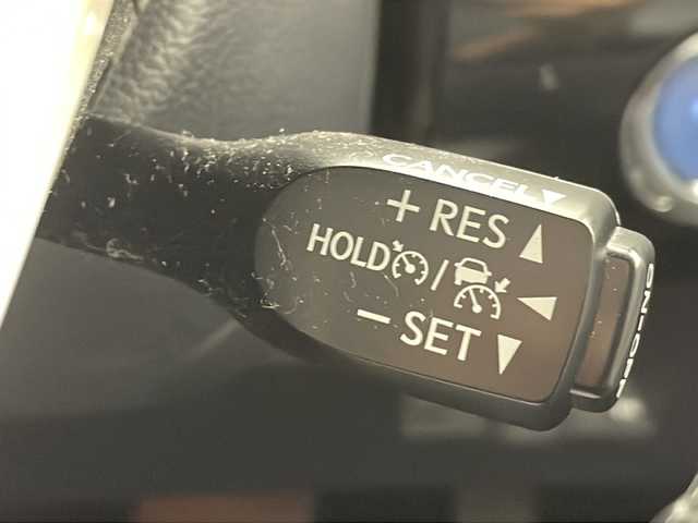 トヨタ プリウス A 沖縄県 2016(平28)年 8.3万km スティールブロンドM 禁煙車　/純正９型ナビ【DSZT-YC41】/（ＤＶＤ／Bluetooth）/フルセグＴＶ　/トヨタセーフティセンス　/レーンキープアシスト/前後ドラレコ　/ブラインドスポットモニター/ヘッドアップディスプレイ　/社外アルミホイール　/オートライト　/オートハイビーム　/ＥＴＣ/プッシュスタート/スマートキー/ステアリングスイッチ/社外アルミホイール/エアロパーツ