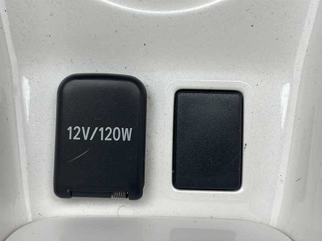 トヨタ プリウス A 沖縄県 2016(平28)年 8.3万km スティールブロンドM 禁煙車　/純正９型ナビ【DSZT-YC41】/（ＤＶＤ／Bluetooth）/フルセグＴＶ　/トヨタセーフティセンス　/レーンキープアシスト/前後ドラレコ　/ブラインドスポットモニター/ヘッドアップディスプレイ　/社外アルミホイール　/オートライト　/オートハイビーム　/ＥＴＣ/プッシュスタート/スマートキー/ステアリングスイッチ/社外アルミホイール/エアロパーツ