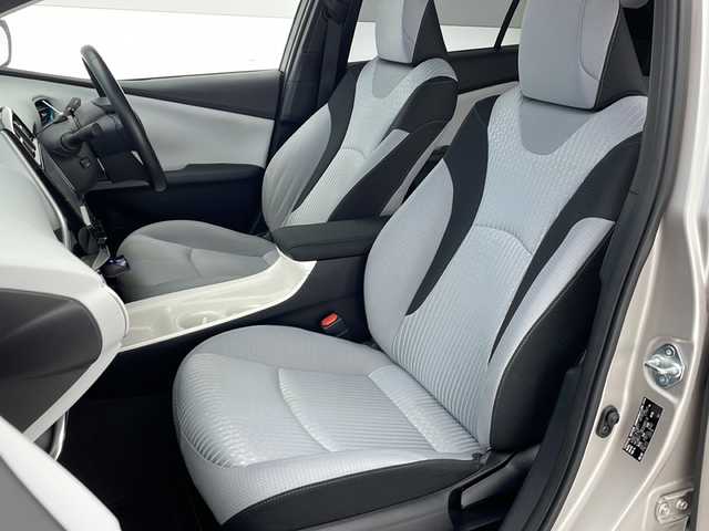 トヨタ プリウス A 沖縄県 2016(平28)年 8.3万km スティールブロンドM 禁煙車　/純正９型ナビ【DSZT-YC41】/（ＤＶＤ／Bluetooth）/フルセグＴＶ　/トヨタセーフティセンス　/レーンキープアシスト/前後ドラレコ　/ブラインドスポットモニター/ヘッドアップディスプレイ　/社外アルミホイール　/オートライト　/オートハイビーム　/ＥＴＣ/プッシュスタート/スマートキー/ステアリングスイッチ/社外アルミホイール/エアロパーツ