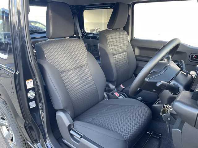 スズキ ジムニー XG 群馬県 2024(令6)年 0.4万km ブルーイッシュブラックパール3 ・４WD/・ワンオーナー/・衝突軽減ブレーキ/・純正オーディオ/　CD＆BT＆USB＆ラジオ/・ダウンヒルアシスト/・コーナーセンサー/・レーンキープアシスト/・オートライト/・背面タイヤ/・アイドリングストップ/・リモコンキー/・純正フロアマット/・スペアキー×１/・純正ホイール付き夏タイヤ16インチ