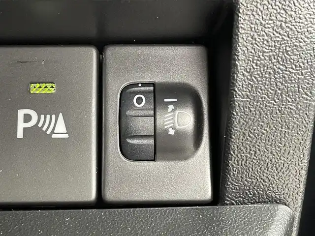 スズキ ジムニー XG 群馬県 2024(令6)年 0.4万km ブルーイッシュブラックパール3 純正オーディオ　（DPX5300BTHS）/Bluetooth/USB/AM/FM/スズキセーフティサポート/・デュアルセンサーブレーキサポート/・車線逸脱警報機能/・ふらつき警報機能/・先行車発進お知らせ機能/・ハイビームアシスト/・標識認識/リヤパーキングセンサー/社外アルミホイール付スタッドレスタイヤ/スペアタイヤカバー/純正ゴムマット/クルーズコントロール/前席シートヒーター/LEDヘッドライト/フォグランプ/ダウンヒルアシストコントロール/プッシュスタート/スマートキー