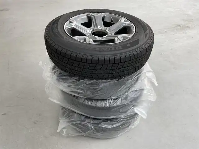 スズキ ジムニー XG 群馬県 2024(令6)年 0.4万km ブルーイッシュブラックパール3 純正オーディオ　（DPX5300BTHS）/Bluetooth/USB/AM/FM/スズキセーフティサポート/・デュアルセンサーブレーキサポート/・車線逸脱警報機能/・ふらつき警報機能/・先行車発進お知らせ機能/・ハイビームアシスト/・標識認識/リヤパーキングセンサー/社外アルミホイール付スタッドレスタイヤ/スペアタイヤカバー/純正ゴムマット/クルーズコントロール/前席シートヒーター/LEDヘッドライト/フォグランプ/ダウンヒルアシストコントロール/プッシュスタート/スマートキー