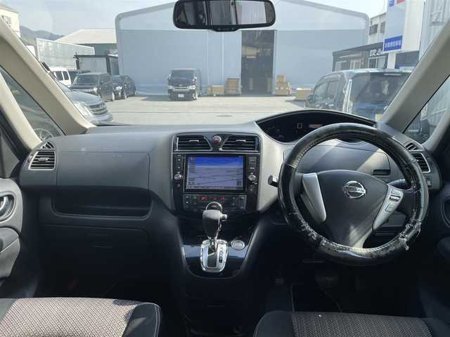 日産 セレナ ハイウェイS S HV Aセーフ 大阪府 2014(平26)年 9.4万km ブリリアントホワイトパール 純正ナビ/フルセグテレビ/全方位カメラ/アイドリングストップ/衝突軽減システム/横滑り防止/両側パワースライドドア/ETC/HID/ドアバイザー/寒冷地仕様/取説（車両・ナビ）/保証書/スペアスマートキー