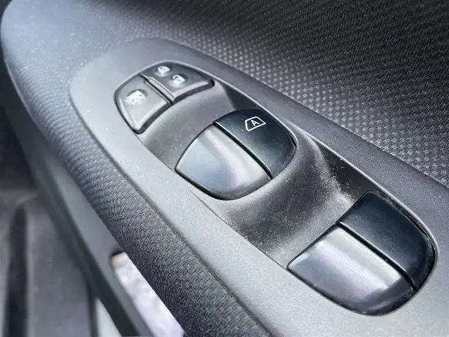 日産 セレナ ハイウェイS S HV Aセーフ 大阪府 2014(平26)年 9.4万km ブリリアントホワイトパール 純正ナビ/フルセグテレビ/全方位カメラ/アイドリングストップ/衝突軽減システム/横滑り防止/両側パワースライドドア/ETC/HID/ドアバイザー/寒冷地仕様/取説（車両・ナビ）/保証書/スペアスマートキー