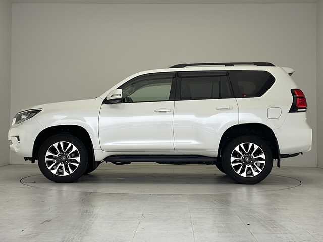 トヨタ ランドクルーザー プラド TX Lパッケージ 愛知県 2023(令5)年 2.4万km ホワイトパールクリスタルシャイン 衝突軽減システム/純正9型ディズプレイオーディオ　ナビあり/全方位カメラ/サンルーフ/レーダークルーズコントロール/シートヒーター/エアシート/フルセグ/バックカメラ/パワーシート/コーナーセンサー/ルーフレール/ETC2.0/LEDヘッドライト/オートマチックハイビーム/ドライブレコーダー/ステアリングスイッチ/スマートキー/プッシュスタート