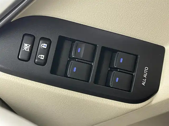 トヨタ ランドクルーザー プラド TX Lパッケージ 埼玉県 2023(令5)年 2.4万km ホワイトパールクリスタルシャイン 衝突軽減システム/ディズプレイオーディオ　ナビあり/全方位カメラ/サンルーフ/レーダークルーズコントロール/シートヒーター/エアシート/フルセグ/バックカメラ/パワーシート/コーナーセンサー/ルーフレール/ETC2.0/LEDヘッドライト/オートマチックハイビーム/ドライブレコーダー/ステアリングスイッチ/スマートキー/プッシュスタート