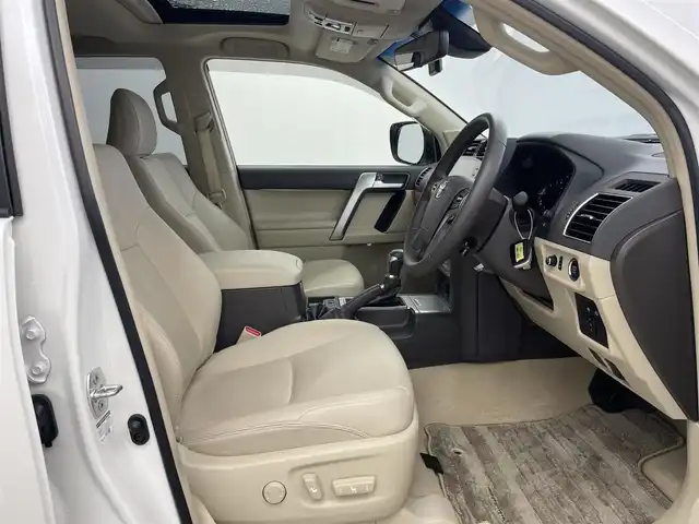 トヨタ ランドクルーザー プラド TX Lパッケージ 埼玉県 2023(令5)年 2.4万km ホワイトパールクリスタルシャイン 衝突軽減システム/ディズプレイオーディオ　ナビあり/全方位カメラ/サンルーフ/レーダークルーズコントロール/シートヒーター/エアシート/フルセグ/バックカメラ/パワーシート/コーナーセンサー/ルーフレール/ETC2.0/LEDヘッドライト/オートマチックハイビーム/ドライブレコーダー/ステアリングスイッチ/スマートキー/プッシュスタート