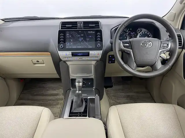 トヨタ ランドクルーザー プラド TX Lパッケージ 埼玉県 2023(令5)年 2.4万km ホワイトパールクリスタルシャイン 衝突軽減システム/ディズプレイオーディオ　ナビあり/全方位カメラ/サンルーフ/レーダークルーズコントロール/シートヒーター/エアシート/フルセグ/バックカメラ/パワーシート/コーナーセンサー/ルーフレール/ETC2.0/LEDヘッドライト/オートマチックハイビーム/ドライブレコーダー/ステアリングスイッチ/スマートキー/プッシュスタート