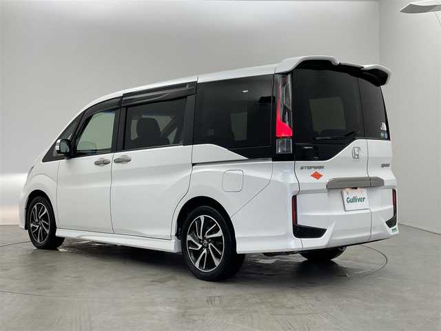 ホンダ ステップワゴン スパーダ クールスピリット 埼玉県 2016(平28)年 6.5万km ホワイトオーキッドパール 純正ナビ　フリップダウンモニター　バックカメラ　ビルトインＥＴＣ　両側パワースライドドア　アダクティブクルーズコントロール　シートヒーター　ＬＥＤ　ドラレコ　ハーフレザー　オートライト　スマートキー