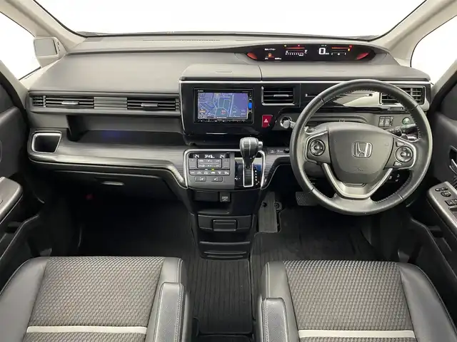 ホンダ ステップワゴン スパーダ クールスピリット 埼玉県 2016(平28)年 6.5万km ホワイトオーキッドパール 純正ナビ　フリップダウンモニター　バックカメラ　ビルトインＥＴＣ　両側パワースライドドア　アダクティブクルーズコントロール　シートヒーター　ＬＥＤ　ドラレコ　ハーフレザー　オートライト　スマートキー