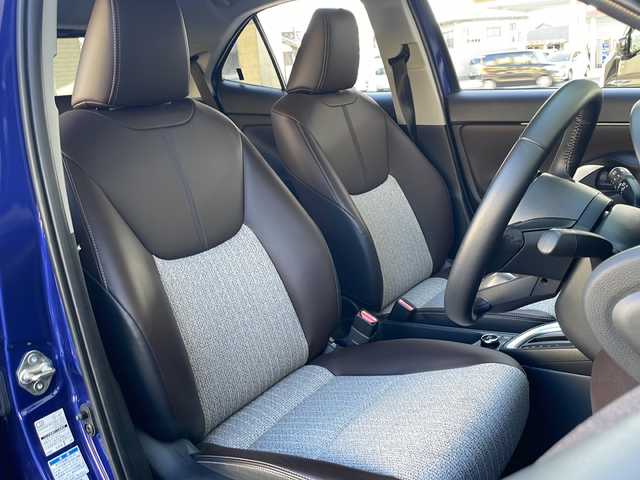 トヨタ ヤリスクロス ハイブリッド Z 滋賀県 2022(令4)年 1.8万km ダークブルーマイカM ワンオーナー/ディーラーナビ/　【AM・FM/CD/Bluetooth/TV/USB】/バックカメラ　【全方位】/ハーフレザーシート/運転席・助手席　シートヒーター/パワーシート/レーントレーシングアシスト/リヤクロストラフィックアラート/パーキングサポートブレーキ/ロードサインアシスト/横滑り防止システム/コーナーセンサー/ダウンヒルアシストコントロール/パワーバックドア/電格ミラー/ウィンカーミラー/Autoハイビーム/前後ドライブレコーダー/ETC2.0