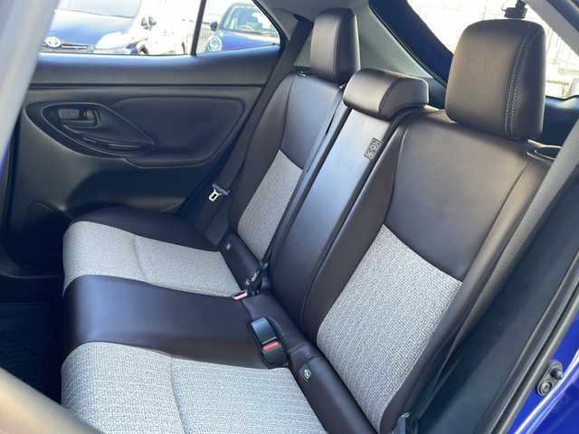 トヨタ ヤリスクロス ハイブリッド Z 滋賀県 2022(令4)年 1.8万km ダークブルーマイカM ワンオーナー/ディーラーナビ/　【AM・FM/CD/Bluetooth/TV/USB】/バックカメラ　【全方位】/ハーフレザーシート/運転席・助手席　シートヒーター/パワーシート/レーントレーシングアシスト/リヤクロストラフィックアラート/パーキングサポートブレーキ/ロードサインアシスト/横滑り防止システム/コーナーセンサー/ダウンヒルアシストコントロール/パワーバックドア/電格ミラー/ウィンカーミラー/Autoハイビーム/前後ドライブレコーダー/ETC2.0