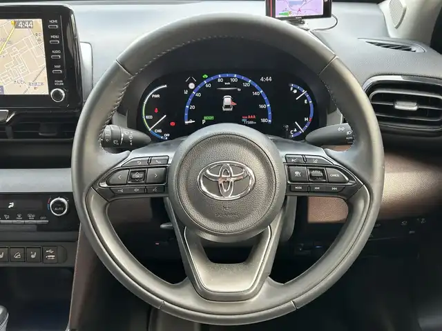 トヨタ ヤリスクロス ハイブリッド Z 滋賀県 2022(令4)年 1.8万km ダークブルーマイカM ワンオーナー/ディーラーナビ/　【AM・FM/CD/Bluetooth/TV/USB】/バックカメラ　【全方位】/ハーフレザーシート/運転席・助手席　シートヒーター/パワーシート/レーントレーシングアシスト/リヤクロストラフィックアラート/パーキングサポートブレーキ/ロードサインアシスト/横滑り防止システム/コーナーセンサー/ダウンヒルアシストコントロール/パワーバックドア/電格ミラー/ウィンカーミラー/Autoハイビーム/前後ドライブレコーダー/ETC2.0