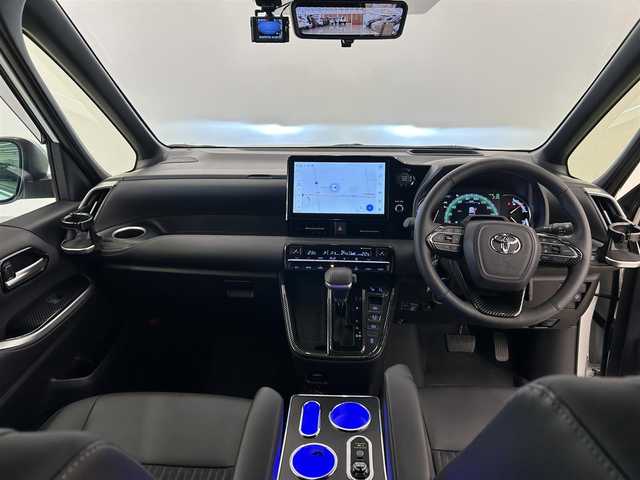 トヨタ ノア S－Z 岡山県 2025(令7)年 0.6万km ホワイトパールクリスタルシャイン トヨタ純正10.5インチナビ/アラウンドビューモニター/HDMI/USB/Bluetooth/アップルカープレイ/リアフリップダウンモニター/自動ブレーキ/LKA/BSA/ACC/ブレーキオートホールド/PTG/モデリスタフルエアロ/イルミルーフスポイラー/コーナーセンサー/社外18インチアルミ/社外フロアマット/ドアバイザー/デジタルインナーミラー/HUD/ドラレコ/CD/DVDプレイヤー/ベッドキット/釣り竿ホルダー