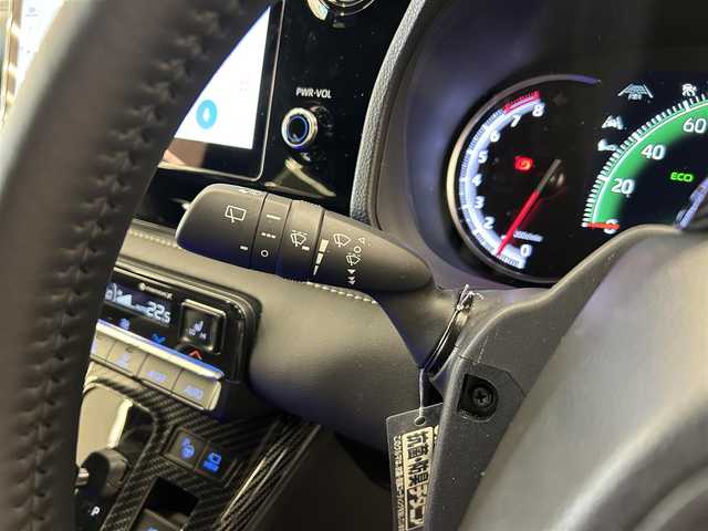 トヨタ ノア S－Z 岡山県 2025(令7)年 0.6万km ホワイトパールクリスタルシャイン トヨタ純正10.5インチナビ/アラウンドビューモニター/HDMI/USB/Bluetooth/アップルカープレイ/リアフリップダウンモニター/自動ブレーキ/LKA/BSA/ACC/ブレーキオートホールド/PTG/モデリスタフルエアロ/イルミルーフスポイラー/コーナーセンサー/社外18インチアルミ/社外フロアマット/ドアバイザー/デジタルインナーミラー/HUD/ドラレコ/CD/DVDプレイヤー/ベッドキット/釣り竿ホルダー