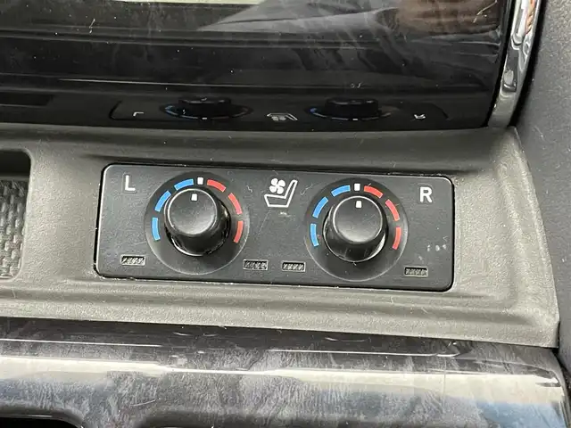 トヨタ ヴェルファイア Z Gエディション 熊本県 2018(平30)年 5.6万km ホワイトパールクリスタルシャイン モデリスタエアロフル（Ｆ・Ｓ・Ｒ）/モデリスタマフラー　/純正１０インチナビNSZN-Z66T（CD・DVD・フルセグ・BT・SD・USB）/純正１２型フリップダウンモニター　/サンルーフ　/バックカメラ/レーダークルーズコントロール/パワーバックドア　/セーフティセンス/衝突軽減ブレーキ/レーンキープアシスト/横滑り防止/前席シートヒーター/前席エアーシート/前席・2列目パワーシート　/シートメモリー/ステアリングヒーター/オットマン/両側パワースライドドア/純正フロアマット/純正１８インチAW/オートライト/オートマチックハイビーム/LEDヘッドライト/フォグランプ/スマートキー/プッシュスタート/スペアキー1本/取扱説明書