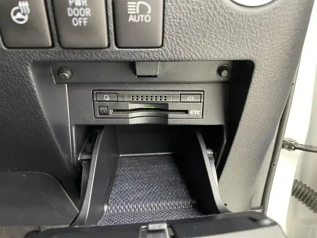 トヨタ ヴェルファイア Z Gエディション 熊本県 2018(平30)年 5.6万km ホワイトパールクリスタルシャイン モデリスタエアロフル（Ｆ・Ｓ・Ｒ）/モデリスタマフラー　/純正１０インチナビNSZN-Z66T（CD・DVD・フルセグ・BT・SD・USB）/純正１２型フリップダウンモニター　/サンルーフ　/バックカメラ/レーダークルーズコントロール/パワーバックドア　/セーフティセンス/衝突軽減ブレーキ/レーンキープアシスト/横滑り防止/前席シートヒーター/前席エアーシート/前席・2列目パワーシート　/シートメモリー/ステアリングヒーター/オットマン/両側パワースライドドア/純正フロアマット/純正１８インチAW/オートライト/オートマチックハイビーム/LEDヘッドライト/フォグランプ/スマートキー/プッシュスタート/スペアキー1本/取扱説明書