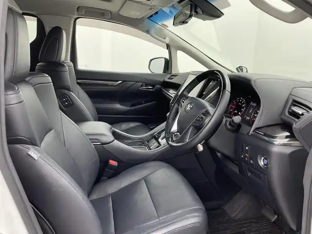 トヨタ ヴェルファイア Z Gエディション 熊本県 2018(平30)年 5.6万km ホワイトパールクリスタルシャイン モデリスタエアロフル（Ｆ・Ｓ・Ｒ）/モデリスタマフラー　/純正１０インチナビNSZN-Z66T（CD・DVD・フルセグ・BT・SD・USB）/純正１２型フリップダウンモニター　/サンルーフ　/バックカメラ/レーダークルーズコントロール/パワーバックドア　/セーフティセンス/衝突軽減ブレーキ/レーンキープアシスト/横滑り防止/前席シートヒーター/前席エアーシート/前席・2列目パワーシート　/シートメモリー/ステアリングヒーター/オットマン/両側パワースライドドア/純正フロアマット/純正１８インチAW/オートライト/オートマチックハイビーム/LEDヘッドライト/フォグランプ/スマートキー/プッシュスタート/スペアキー1本/取扱説明書