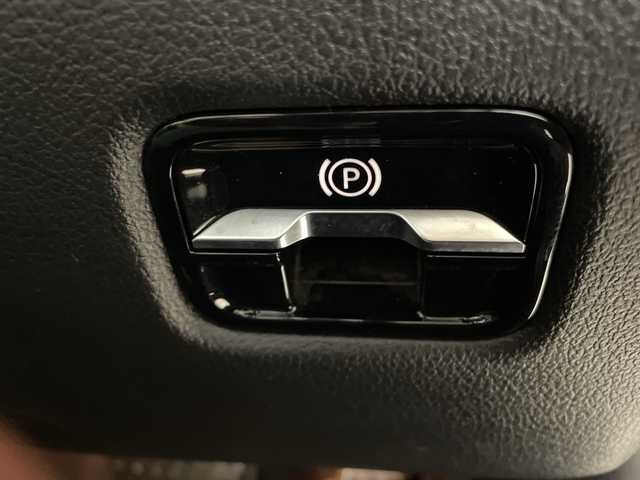 メルセデス・ベンツ Ｍ・ベンツ Ｃ２２０ｄ アバンギャルド　AMGライン 福岡県 2023(令5)年 7万km 黒 純正ナビゲーション/BT DVD CD/フルセグテレビ/全方位カメラ/ブラインドスポットモニター/ヘッドアップディスプレイ/コーナーセンサー/レーダークルーズコントロール/パトルシフト/プッシュスタートエンジン/スマートキー/ドライブレコーダー前後/ETC/オートライト/LEDヘッドライト/純正18インチアルミホイール