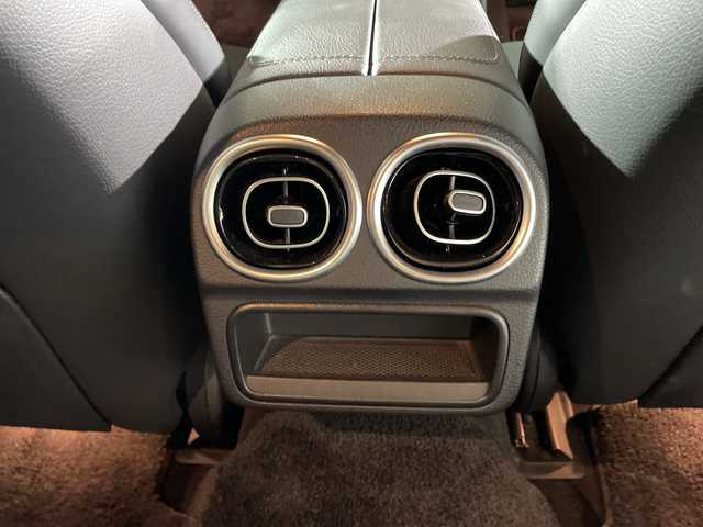 メルセデス・ベンツ Ｍ・ベンツ Ｃ２２０ｄ アバンギャルド　AMGライン 福岡県 2023(令5)年 7万km 黒 純正ナビゲーション/BT DVD CD/フルセグテレビ/全方位カメラ/ブラインドスポットモニター/ヘッドアップディスプレイ/コーナーセンサー/レーダークルーズコントロール/パトルシフト/プッシュスタートエンジン/スマートキー/ドライブレコーダー前後/ETC/オートライト/LEDヘッドライト/純正18インチアルミホイール