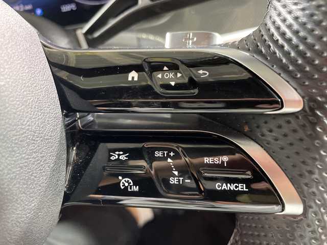 メルセデス・ベンツ Ｍ・ベンツ Ｃ２２０ｄ アバンギャルド　AMGライン 福岡県 2023(令5)年 7万km 黒 純正ナビゲーション/BT DVD CD/フルセグテレビ/全方位カメラ/ブラインドスポットモニター/ヘッドアップディスプレイ/コーナーセンサー/レーダークルーズコントロール/パトルシフト/プッシュスタートエンジン/スマートキー/ドライブレコーダー前後/ETC/オートライト/LEDヘッドライト/純正18インチアルミホイール