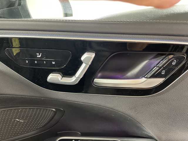 メルセデス・ベンツ Ｍ・ベンツ Ｃ２２０ｄ アバンギャルド　AMGライン 福岡県 2023(令5)年 7万km 黒 純正ナビゲーション/BT DVD CD/フルセグテレビ/全方位カメラ/ブラインドスポットモニター/ヘッドアップディスプレイ/コーナーセンサー/レーダークルーズコントロール/パトルシフト/プッシュスタートエンジン/スマートキー/ドライブレコーダー前後/ETC/オートライト/LEDヘッドライト/純正18インチアルミホイール