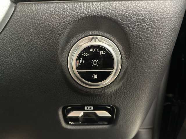 メルセデス・ベンツ Ｍ・ベンツ Ｃ２２０ｄ アバンギャルド　AMGライン 福岡県 2023(令5)年 7万km 黒 純正ナビゲーション/BT DVD CD/フルセグテレビ/全方位カメラ/ブラインドスポットモニター/ヘッドアップディスプレイ/コーナーセンサー/レーダークルーズコントロール/パトルシフト/プッシュスタートエンジン/スマートキー/ドライブレコーダー前後/ETC/オートライト/LEDヘッドライト/純正18インチアルミホイール