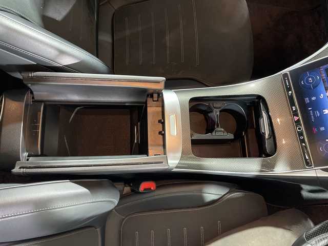 メルセデス・ベンツ Ｍ・ベンツ Ｃ２２０ｄ アバンギャルド　AMGライン 福岡県 2023(令5)年 7万km 黒 純正ナビゲーション/BT DVD CD/フルセグテレビ/全方位カメラ/ブラインドスポットモニター/ヘッドアップディスプレイ/コーナーセンサー/レーダークルーズコントロール/パトルシフト/プッシュスタートエンジン/スマートキー/ドライブレコーダー前後/ETC/オートライト/LEDヘッドライト/純正18インチアルミホイール