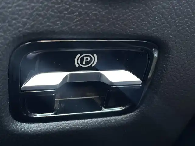 メルセデス・ベンツ Ｍ・ベンツ Ｃ２２０ｄ アバンギャルド　AMGライン 栃木県 2023(令5)年 7万km 黒 純正ナビゲーション/（BT DVD CD　フルセグテレビ）/全方位カメラ/ブラインドスポットモニター/ヘッドアップディスプレイ/コーナーセンサー/レーダークルーズコントロール/オートマチックハイビーム/アンビエントライト/ドライブレコーダー前後/パトルシフト/純正18インチアルミホイール/ETC2.0/プッシュスタート