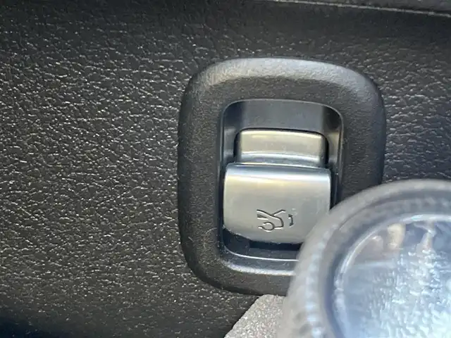 メルセデス・ベンツ Ｍ・ベンツ Ｃ２２０ｄ アバンギャルド　AMGライン 栃木県 2023(令5)年 7万km 黒 純正ナビゲーション/（BT DVD CD　フルセグテレビ）/全方位カメラ/ブラインドスポットモニター/ヘッドアップディスプレイ/コーナーセンサー/レーダークルーズコントロール/オートマチックハイビーム/アンビエントライト/ドライブレコーダー前後/パトルシフト/純正18インチアルミホイール/ETC2.0/プッシュスタート