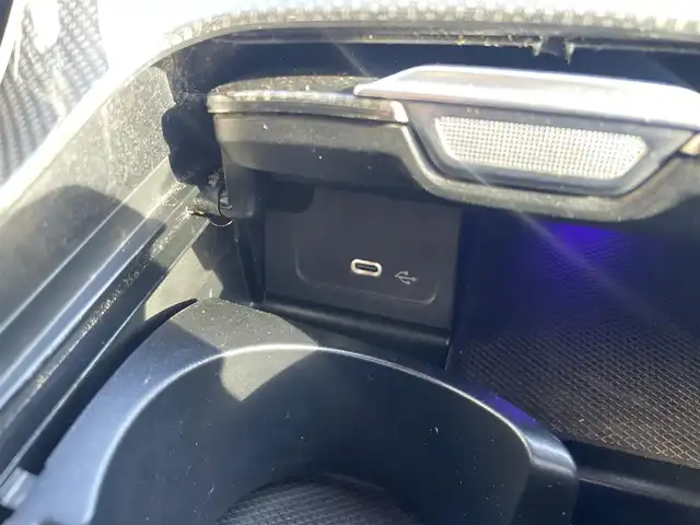 メルセデス・ベンツ Ｍ・ベンツ Ｃ２２０ｄ アバンギャルド　AMGライン 栃木県 2023(令5)年 7万km 黒 純正ナビゲーション/（BT DVD CD　フルセグテレビ）/全方位カメラ/ブラインドスポットモニター/ヘッドアップディスプレイ/コーナーセンサー/レーダークルーズコントロール/オートマチックハイビーム/アンビエントライト/ドライブレコーダー前後/パトルシフト/純正18インチアルミホイール/ETC2.0/プッシュスタート