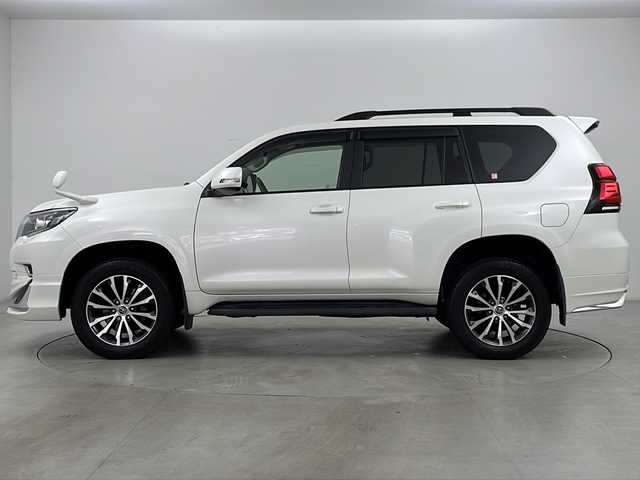 トヨタ ランドクルーザー プラド TX Lパッケージ 道央・札幌 2018(平30)年 1.9万km ホワイトパールクリスタルシャイン ・4WD/・ワンオーナー/・純正ナビ&CD&DVD&BT&TV/・バックカメラ/・レーダークルーズコントロール/・衝突被害軽減ブレーキ/・レーンキープアシスト/・コーナーセンサー/・前席シートヒーター/・前席ベンチレーションシート/・レザーシート/・ETC/・ドライブレコーダー/・モデリスタエアロ/・LEDヘッドライト/・オートライト/・オートマチックハイビーム/・スマートキー