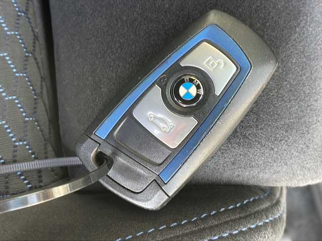 ＢＭＷ ３２０ｄ Mスポーツ 長野県 2017(平29)年 9.6万km 白 純正メーカーナビ/バックカメラ/純正18インチアルミ/コーナーセンサー/保証書・取説/スペアキー