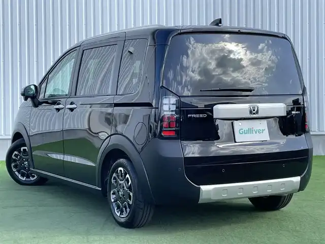 ホンダ フリード ハイブリット e:HEV クロスター 香川県 2025(令7)年 0.1千km クリスタルブラックパール 純正9インチナビ(LXM-242ZFNi)/→AM.FM/フルセグTV/Bluetooth/ホンダセンシング/・アダプティブクルーズコントロール/・衝突軽減ブレーキ/・歩行者事故低減ステアリング/・車線維持支援システム/・路外逸脱抑制機能/・先行車発進お知らせ機能/バックカメラ/両側パワースライドドア/前席シートヒーター/LEDヘッドライト/ブラインドスポットモニター/革巻きステアリング/ステアリングリモコン/オートブレーキホールド/USB/ウィンカーミラー/オートエアコン/パワーウィンドウ/スマートキー/プッシュスタート