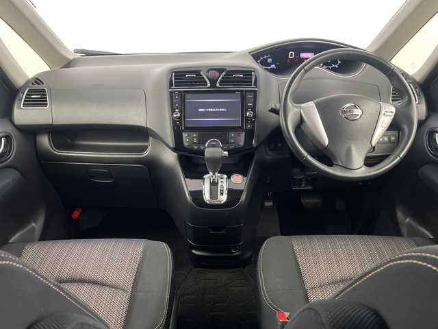 日産 セレナ HWS S HV Vセレ +Sefty 埼玉県 2015(平27)年 6.6万km ブリリアントホワイトパール フリップダウンモニター/純正SDナビ/（BT/CD/DVD/フルTV/AM/FM）/アラウンドビューモニター/両側パワースライドドア/前方ドラレコ/ビルトインETC/ロールサンシェード/衝突軽減ブレーキ/レーンキープアシスト/コーナーセンサー/純正フロアマット/純正アルミホイール/キセノンライト/フロントフォグランプ/スペア1本