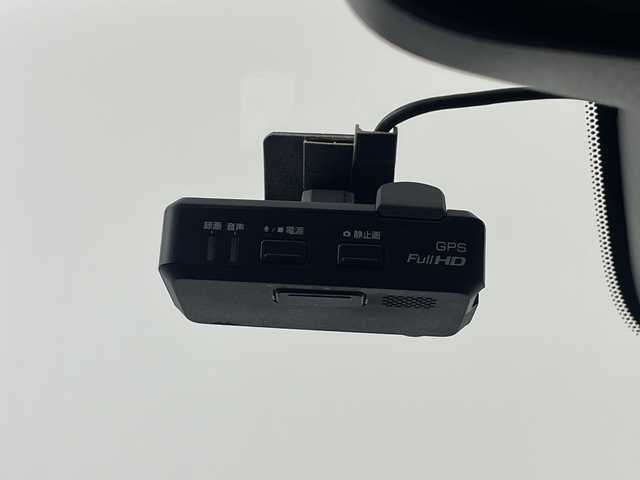 日産 セレナ HWS S HV Vセレ +Sefty 埼玉県 2015(平27)年 6.6万km ブリリアントホワイトパール フリップダウンモニター/純正SDナビ/（BT/CD/DVD/フルTV/AM/FM）/アラウンドビューモニター/両側パワースライドドア/前方ドラレコ/ビルトインETC/ロールサンシェード/衝突軽減ブレーキ/レーンキープアシスト/コーナーセンサー/純正フロアマット/純正アルミホイール/キセノンライト/フロントフォグランプ/スペア1本