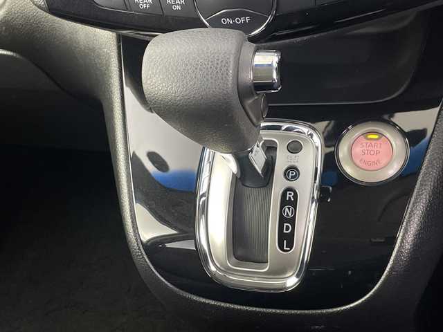 日産 セレナ HWS S HV Vセレ +Sefty 埼玉県 2015(平27)年 6.6万km ブリリアントホワイトパール フリップダウンモニター/純正SDナビ/（BT/CD/DVD/フルTV/AM/FM）/アラウンドビューモニター/両側パワースライドドア/前方ドラレコ/ビルトインETC/ロールサンシェード/衝突軽減ブレーキ/レーンキープアシスト/コーナーセンサー/純正フロアマット/純正アルミホイール/キセノンライト/フロントフォグランプ/スペア1本