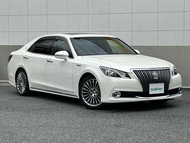 トヨタ クラウン マジェスタ Fバージョン 東京都 2013(平25)年 13.3万km ホワイトパールクリスタルシャイン ムーンルーフ/スーパーライブサウンドシステム/純正HDDナビ/　フルセグTV/DVD/CD/Bluetooth/バックカメラ/純正18インチアルミホイール/レーダークルーズコントロール/プリクラッシュセーフティ/インテリジェントクリアランスソナー/バックソナー/ブラインドスポットモニター/レザーシート/シートヒーター/シートベンチレーション/パワーシート/シートメモリー/ビルトインETC/純正ドライブレコーダー/LEDヘッドライト/LEDフォグランプ/革巻きステアリングホイール/ステアリングヒーター/ステアリングスイッチ/モデリスタLEDルームランプ/ナノイー付左右後席独立温度調整オートエアコン/スイッチ付木目調加飾アームレスト/純正センターコンソールイルミネーション/リア電動サンシェード/電動オート格納ミラー/ウインカーミラー/ミラーヒーター/プッシュスタート/スマートキー×2/純正フロアマット/純正ドアバイザー/保証書/取扱説明書
