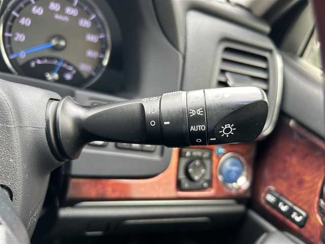 トヨタ クラウン マジェスタ Fバージョン 東京都 2013(平25)年 13.3万km ホワイトパールクリスタルシャイン ムーンルーフ/スーパーライブサウンドシステム/純正HDDナビ/　フルセグTV/DVD/CD/Bluetooth/バックカメラ/純正18インチアルミホイール/レーダークルーズコントロール/プリクラッシュセーフティ/インテリジェントクリアランスソナー/バックソナー/ブラインドスポットモニター/レザーシート/シートヒーター/シートベンチレーション/パワーシート/シートメモリー/ビルトインETC/純正ドライブレコーダー/LEDヘッドライト/LEDフォグランプ/革巻きステアリングホイール/ステアリングヒーター/ステアリングスイッチ/モデリスタLEDルームランプ/ナノイー付左右後席独立温度調整オートエアコン/スイッチ付木目調加飾アームレスト/純正センターコンソールイルミネーション/リア電動サンシェード/電動オート格納ミラー/ウインカーミラー/ミラーヒーター/プッシュスタート/スマートキー×2/純正フロアマット/純正ドアバイザー/保証書/取扱説明書