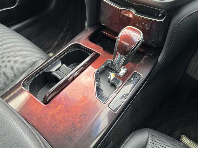 トヨタ クラウン マジェスタ Fバージョン 東京都 2013(平25)年 13.3万km ホワイトパールクリスタルシャイン ムーンルーフ/スーパーライブサウンドシステム/純正HDDナビ/　フルセグTV/DVD/CD/Bluetooth/バックカメラ/純正18インチアルミホイール/レーダークルーズコントロール/プリクラッシュセーフティ/インテリジェントクリアランスソナー/バックソナー/ブラインドスポットモニター/レザーシート/シートヒーター/シートベンチレーション/パワーシート/シートメモリー/ビルトインETC/純正ドライブレコーダー/LEDヘッドライト/LEDフォグランプ/革巻きステアリングホイール/ステアリングヒーター/ステアリングスイッチ/モデリスタLEDルームランプ/ナノイー付左右後席独立温度調整オートエアコン/スイッチ付木目調加飾アームレスト/純正センターコンソールイルミネーション/リア電動サンシェード/電動オート格納ミラー/ウインカーミラー/ミラーヒーター/プッシュスタート/スマートキー×2/純正フロアマット/純正ドアバイザー/保証書/取扱説明書