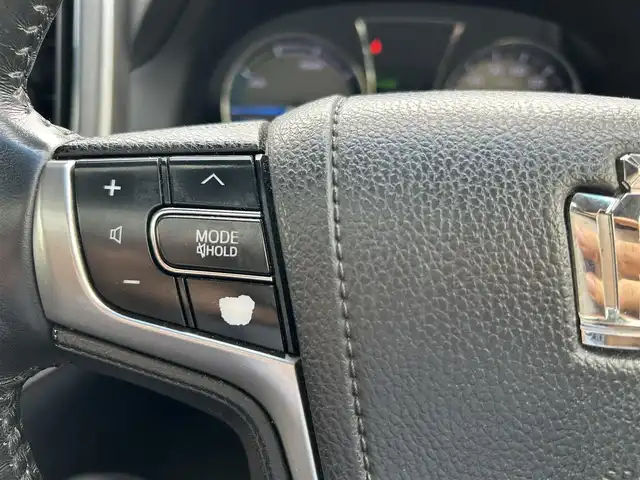 トヨタ クラウン マジェスタ Fバージョン 東京都 2013(平25)年 13.3万km ホワイトパールクリスタルシャイン ムーンルーフ/スーパーライブサウンドシステム/純正HDDナビ/　フルセグTV/DVD/CD/Bluetooth/バックカメラ/純正18インチアルミホイール/レーダークルーズコントロール/プリクラッシュセーフティ/インテリジェントクリアランスソナー/バックソナー/ブラインドスポットモニター/レザーシート/シートヒーター/シートベンチレーション/パワーシート/シートメモリー/ビルトインETC/純正ドライブレコーダー/LEDヘッドライト/LEDフォグランプ/革巻きステアリングホイール/ステアリングヒーター/ステアリングスイッチ/モデリスタLEDルームランプ/ナノイー付左右後席独立温度調整オートエアコン/スイッチ付木目調加飾アームレスト/純正センターコンソールイルミネーション/リア電動サンシェード/電動オート格納ミラー/ウインカーミラー/ミラーヒーター/プッシュスタート/スマートキー×2/純正フロアマット/純正ドアバイザー/保証書/取扱説明書