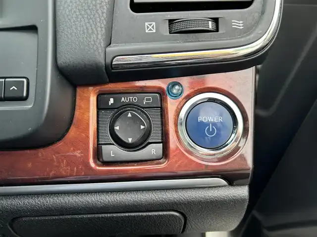 トヨタ クラウン マジェスタ Fバージョン 東京都 2013(平25)年 13.3万km ホワイトパールクリスタルシャイン ムーンルーフ/スーパーライブサウンドシステム/純正HDDナビ/　フルセグTV/DVD/CD/Bluetooth/バックカメラ/純正18インチアルミホイール/レーダークルーズコントロール/プリクラッシュセーフティ/インテリジェントクリアランスソナー/バックソナー/ブラインドスポットモニター/レザーシート/シートヒーター/シートベンチレーション/パワーシート/シートメモリー/ビルトインETC/純正ドライブレコーダー/LEDヘッドライト/LEDフォグランプ/革巻きステアリングホイール/ステアリングヒーター/ステアリングスイッチ/モデリスタLEDルームランプ/ナノイー付左右後席独立温度調整オートエアコン/スイッチ付木目調加飾アームレスト/純正センターコンソールイルミネーション/リア電動サンシェード/電動オート格納ミラー/ウインカーミラー/ミラーヒーター/プッシュスタート/スマートキー×2/純正フロアマット/純正ドアバイザー/保証書/取扱説明書