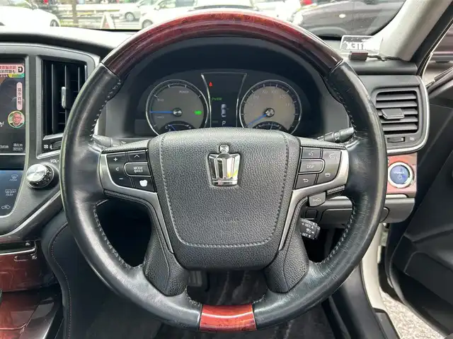 トヨタ クラウン マジェスタ Fバージョン 東京都 2013(平25)年 13.3万km ホワイトパールクリスタルシャイン ムーンルーフ/スーパーライブサウンドシステム/純正HDDナビ/　フルセグTV/DVD/CD/Bluetooth/バックカメラ/純正18インチアルミホイール/レーダークルーズコントロール/プリクラッシュセーフティ/インテリジェントクリアランスソナー/バックソナー/ブラインドスポットモニター/レザーシート/シートヒーター/シートベンチレーション/パワーシート/シートメモリー/ビルトインETC/純正ドライブレコーダー/LEDヘッドライト/LEDフォグランプ/革巻きステアリングホイール/ステアリングヒーター/ステアリングスイッチ/モデリスタLEDルームランプ/ナノイー付左右後席独立温度調整オートエアコン/スイッチ付木目調加飾アームレスト/純正センターコンソールイルミネーション/リア電動サンシェード/電動オート格納ミラー/ウインカーミラー/ミラーヒーター/プッシュスタート/スマートキー×2/純正フロアマット/純正ドアバイザー/保証書/取扱説明書