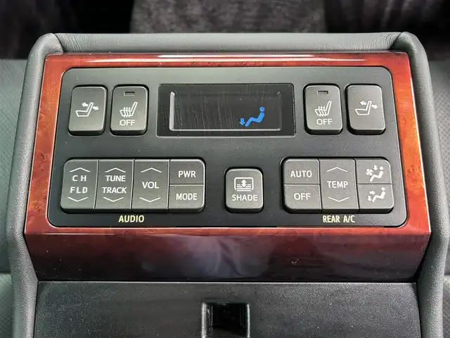 トヨタ クラウン マジェスタ Fバージョン 東京都 2013(平25)年 13.3万km ホワイトパールクリスタルシャイン ムーンルーフ/スーパーライブサウンドシステム/純正HDDナビ/　フルセグTV/DVD/CD/Bluetooth/バックカメラ/純正18インチアルミホイール/レーダークルーズコントロール/プリクラッシュセーフティ/インテリジェントクリアランスソナー/バックソナー/ブラインドスポットモニター/レザーシート/シートヒーター/シートベンチレーション/パワーシート/シートメモリー/ビルトインETC/純正ドライブレコーダー/LEDヘッドライト/LEDフォグランプ/革巻きステアリングホイール/ステアリングヒーター/ステアリングスイッチ/モデリスタLEDルームランプ/ナノイー付左右後席独立温度調整オートエアコン/スイッチ付木目調加飾アームレスト/純正センターコンソールイルミネーション/リア電動サンシェード/電動オート格納ミラー/ウインカーミラー/ミラーヒーター/プッシュスタート/スマートキー×2/純正フロアマット/純正ドアバイザー/保証書/取扱説明書