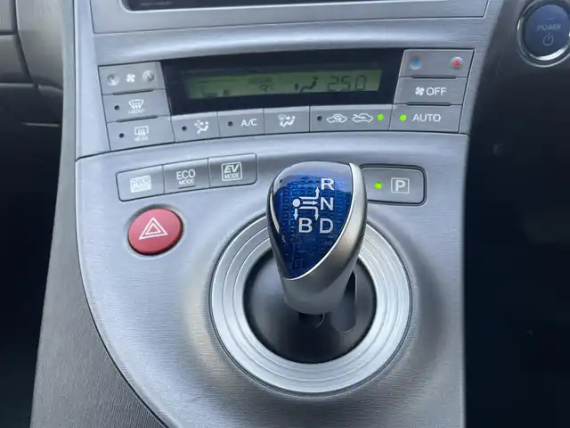 トヨタ プリウス S 岩手県 2013(平25)年 4.5万km ホワイトパールクリスタルシャイン 【(株)IDOMが運営する【じしゃロン盛岡店】の自社ローン対象車両になります。こちらは現金ご利用時の価格です。自社ローンご希望の方は別途その旨お申付け下さい。】/純正ナビ/CD/DVD/フルセグ/Bluetooth/SD/プッシュスタート/スマートキー/スペアキー/HIDヘッドライト/オートライト/フォグライト/ステアリングスイッチ/バックカメラ/フロントカメラ/ETC