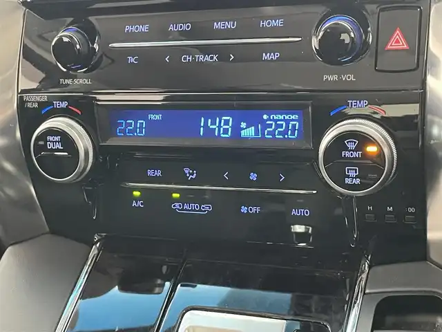 トヨタ アルファード S Cパッケージ 愛知県 2020(令2)年 5.6万km ホワイトパールクリスタルシャイン 純正ディスプレイ　フルセグＴＶ　ＤＶＤデッキ　ツインムーンルーフ　純正１２．１型後席モニター　デジタルインナーミラー　黒革　シートヒーター　シートベンチレーション　ハンドルヒーター　電動リアゲート　両側パワースライドドア　衝突軽減　追従クルコン　ＬＥＤオートライト　フォグランプ　オットマン　キャンセラー　スペアタイヤ　禁煙車