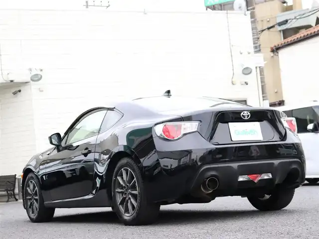 トヨタ ８６ G 神奈川県 2014(平26)年 8万km クリスタルブラックシリカ グレード：G/純正16インチアルミホイール/純正フロアマット/純正6速マニュアル/社外ステアリング