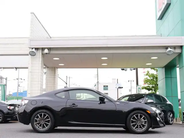 トヨタ ８６ G 神奈川県 2014(平26)年 8万km クリスタルブラックシリカ グレード：G/純正16インチアルミホイール/純正フロアマット/純正6速マニュアル/社外ステアリング