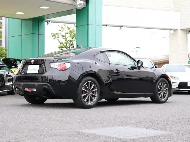 トヨタ ８６ G 神奈川県 2014(平26)年 8万km クリスタルブラックシリカ グレード：G/純正16インチアルミホイール/純正フロアマット/純正6速マニュアル/社外ステアリング